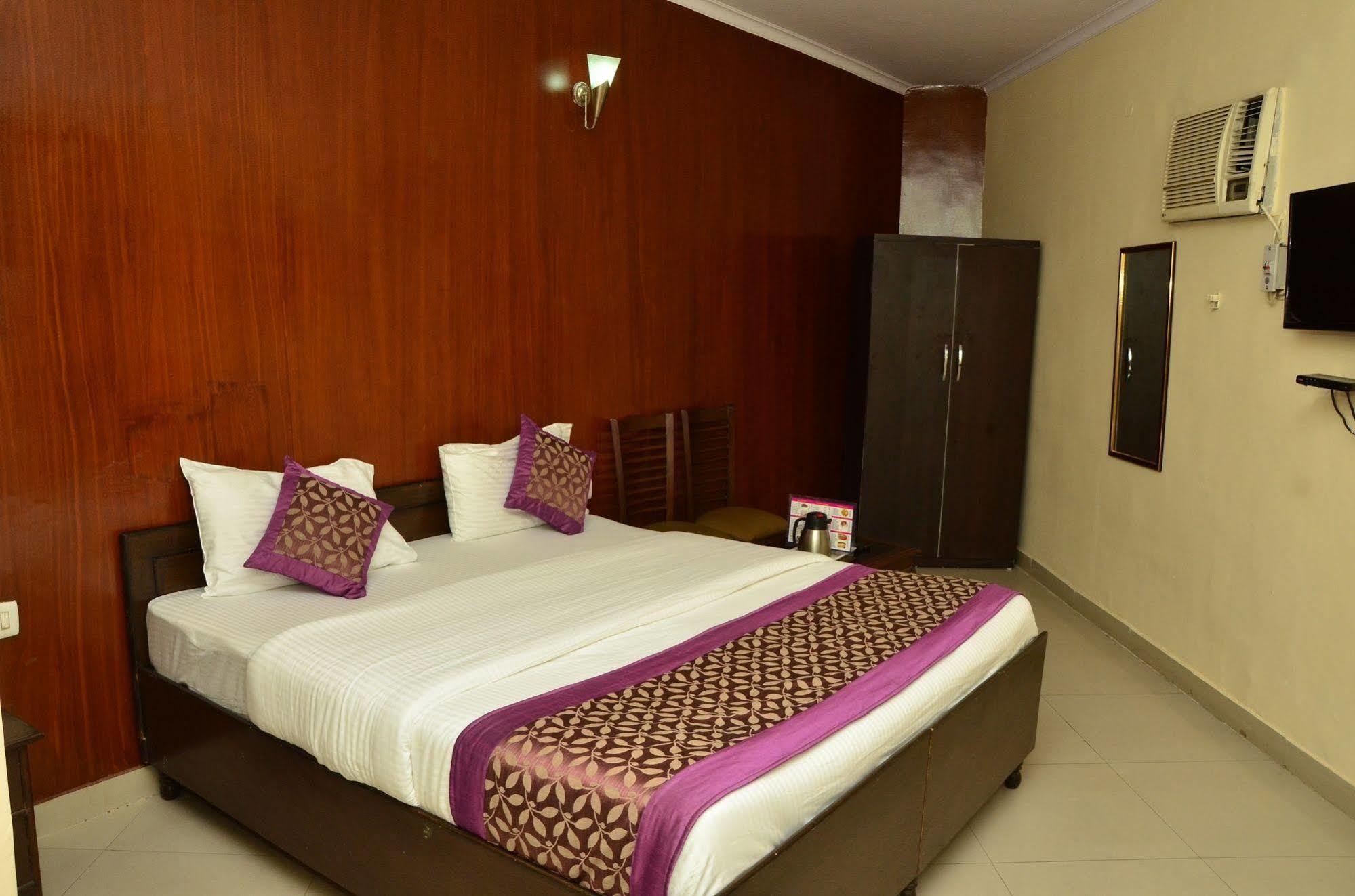 OYO 9148 Hotel Global Inn Neu-Delhi Exterior foto
