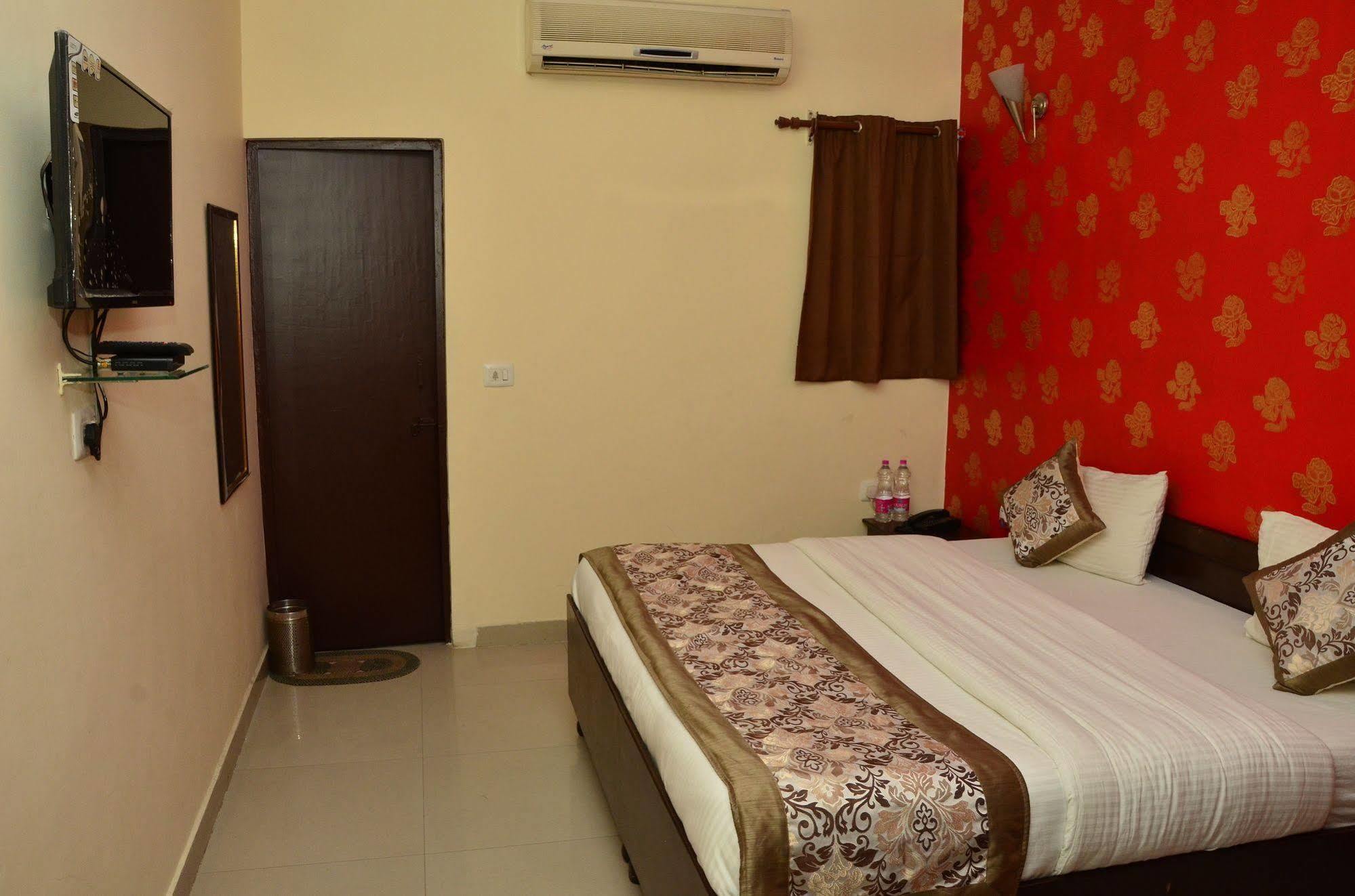 OYO 9148 Hotel Global Inn Neu-Delhi Exterior foto